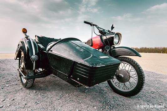 Sozius einer MZ auf dem Köterberg, Motorrad mit Beiwagen, Motorradbau in Zschopau, Froschperspektive, Vintage, Bikertreff auf dem Köterberg, Lügde 