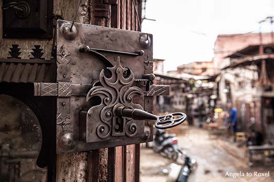 Fotografie: Schloss und Schlüssel, handgeschmiedet, Souk in Marokko, Schmiedekunst in den Souks von Marrakesch | Ihr Kontakt: Angela to Roxel