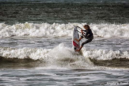 Fotografie: Aufsteiger, Kitesurfer in der Brandung, Brandungswellen der Atlantikküste bei Essouira, Marokko 2014 | Ihr Kontakt: Angela to Roxel