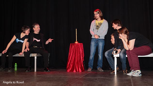 ImproMatch: Skuub vs. Die Rheinflipper, Wettbewerb auf der Bühne - Improvisationstheater im Falkendom in Bielefeld, Aufführung vom 20. März 2015