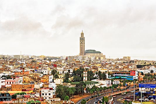 Fotografie: Casablanca von oben, Hassan-II-Moschee überragt das Häusermeer von Casablanca, Marokko | Architektur Bilder kaufen - Kontakt: A. to Roxel