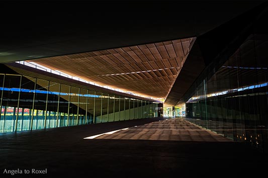 Architektur Bilder kaufen: Tenerife Espacio de las Artes, öffentlicher Fußweg durch das Kulturzentrum in Santa Cruz, Teneriffa | Angela to Roxel