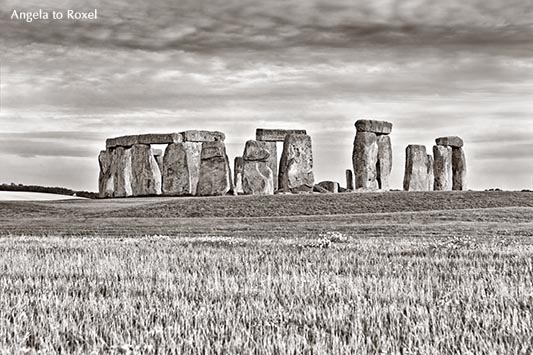 Stonehenge, Neolithic ancient standing stone circle monument, UNESCO World Heritage Site, monochrom, Wiltshire, England