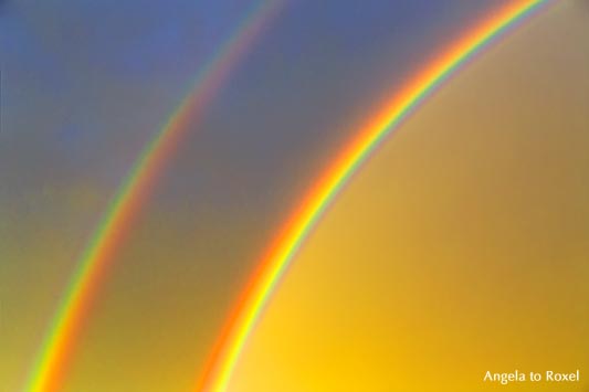 Doppelter Regenbogen am Abendhimmel, Segment, Viertelkreis, Lichtstimmung bei Sonnenuntergang - Nordrhein-Westfalen, August 2015