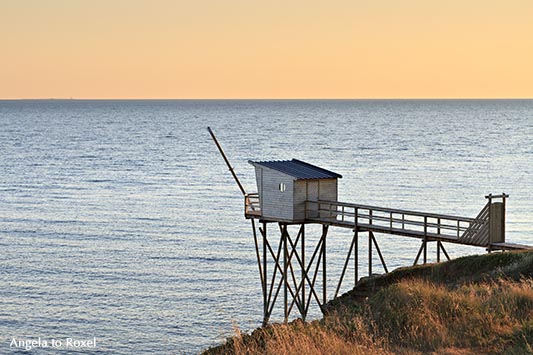 Fotografien kaufen: Traditionelle Fischerhütte auf Stelzen, Abendstimmung an der Jadeküste, Côté de Jade, Loire-Atlantique | Ihr Kontakt: A. to Roxel