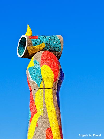 Fotografie: Frau und Vogel, Dona i Ocell, Skulptur von Joan Miró im Parc de Joan Miró - Barcelona, Katalonien August 2016