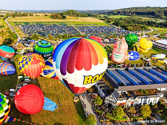 Start und Auffbau der Heißluftluftballone, 26. Warsteiner Montgolfiade, Massenstart, Lufbild, Warstein, Sauerland, Nordrhein-Westfalen 2016