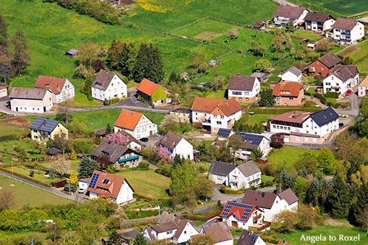 Höxter-Bödexen, Dorf im Weserbergland, Frühling, Luftaufnahme, Höxter, Regierungsbezirk Detmold, Nordrhein-Westfalen, April 2014