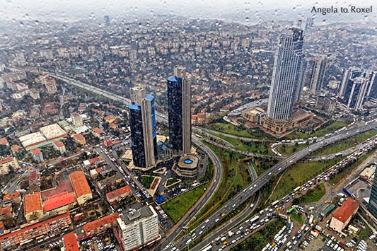 Ausblick vom Istanbul Sapphire auf die Türme des Sabanci Center und die Verkehrsadern der Stadt im Regen, Beşiktaş - Istanbul 2014