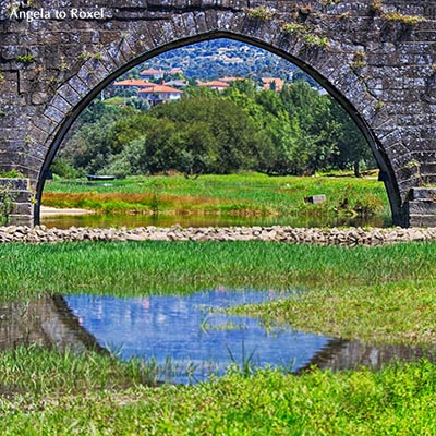 Einzelner Brückenbogen der römischen Brücke mit Blick auf das Minho, Ponte de Lima - Minho, Portugal 2016