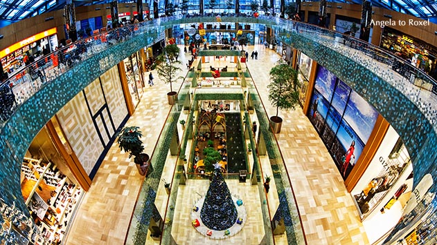 Fotografie: Istanbul Sapphire in der Weihnachtszeit, Sapphire Çarşı, Istanbuls Konsumtempel weihnachtlich geschmückt, Blick von oben | Angela to Roxel 2014