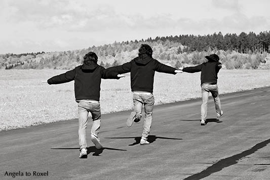 Young man running on runway, composing - Flughafen Höxter-Holzminden 2014