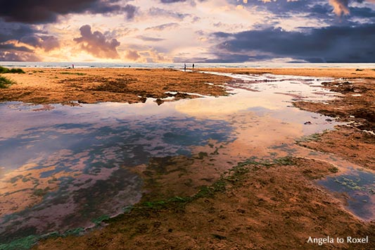 Landschaftsbilder kaufen: Dramatisches Licht an der Küste bei Flut, Wolkenstimmung am Strand, Abendstimmung, Seahouses | Ihr Kontakt: Angela to Roxelnen im Wasser, Seahouses, England 2015