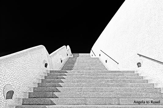 Außentreppe, Treppenaufgang am Auditorium von Teneriffa, Kongress- und Konzerthalle, Architekt Santiago Calatrava, schwarzweiß, Santa Cruz de Tenerife