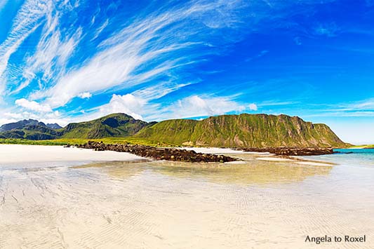 Sandbotnen - Strand in der Nähe von Ytresand und Fredvang, menschenleer, Blick nach Yttersandheia, Wolkenhimmel mit Cirrocumulus, Moskenesøya, Lofoten