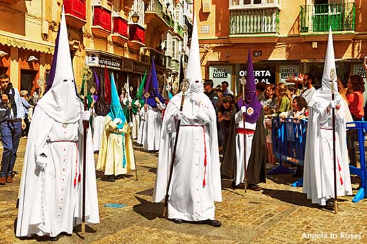 Fotografien kaufen: Semana Santa, Heilige Woche, Büßerprozession in der Karwoche, Plaza de la Catedral, Cádiz, Andalusien, Spanien | Angela to Roxel