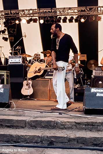 Fotografie "Freedom", Richard Pierce "Richie" Havens, life on stage, Amerikanischer Sänger, Songwriter, Gitarrist, Konzert im Jahr 1980 | Angela to Roxel