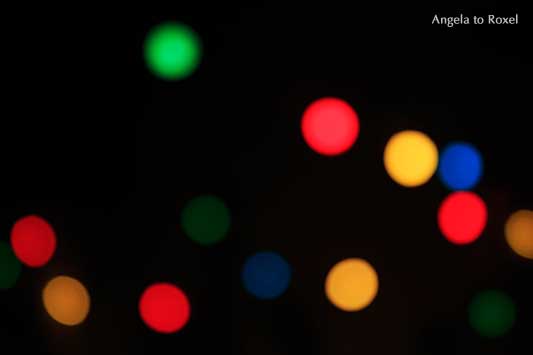 Licht Bokeh abstrakt, abstract light bokeh, unscharfe bunte, farbenfrohe Lichter in der Nacht, Hintergrund | Kunstfotografie kaufen - Angela to Roxel