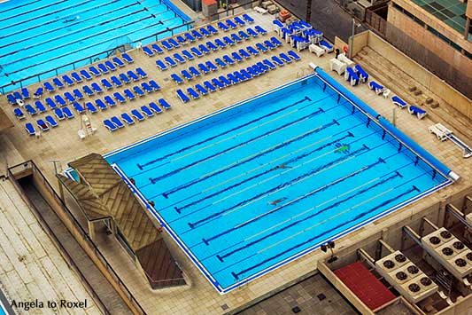 Swimmingpool, Schwimmbad in Barcelona, Barceloneta Beach von oben, Luftaufnahme 2016 | Architektur Bilder kaufen - Ihr Kontakt: Angela to Roxel