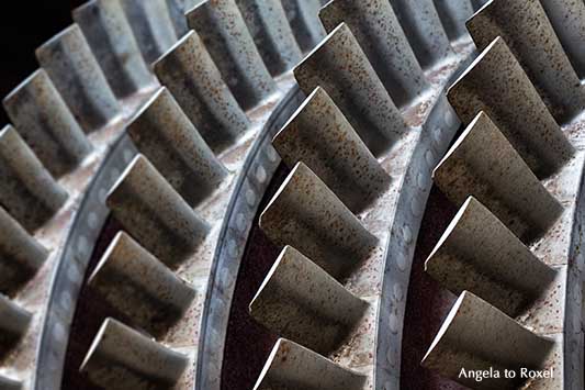 Fotografie: Der Zahn der Zeit, Zahnräder hintereinander, Industriekultur im Ruhrgebiet, close-up, Detail | Kunstfotografie kaufen - Angela to Roxel