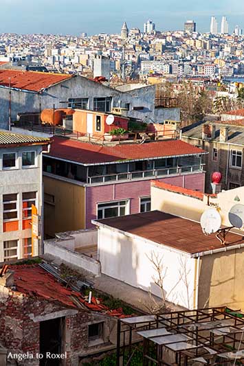 Blick über die Dächer von Istanbul, Aussicht von Sultanahmet nach Galata und zum Galata-Turm im Winter | Architektur Bilder kaufen - Angela to Roxel