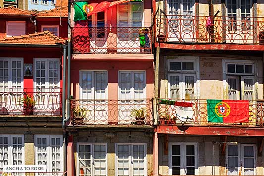 Balkone an der Ribeira in Porto, Portugal, Hausfassaden im historischen Zentrum, Europameister Portugal | Architektur Bilder kaufen - Angela to Roxel